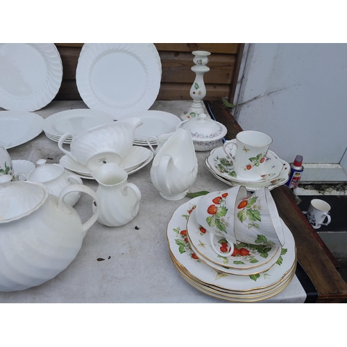 23 - Varied array of dinner and tea ware : Wedgewood 6 set part dinner service, Crown Derby coffee pot, D... 