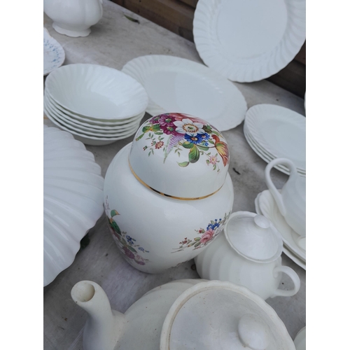 23 - Varied array of dinner and tea ware : Wedgewood 6 set part dinner service, Crown Derby coffee pot, D... 