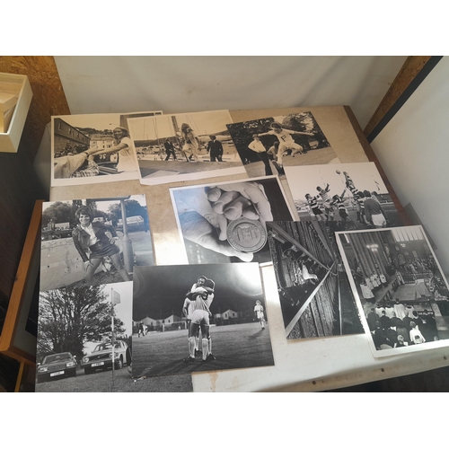 70 - Ephemera : black and white photographs mainly mounted on card, multi thematic collection, minor cele... 