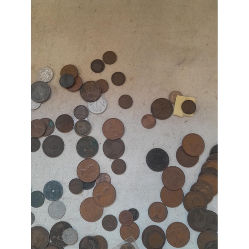 71 - Coins : GB and foreign copper and base metal coinage from late 19th century onwards, good rummagers ... 