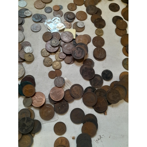 71 - Coins : GB and foreign copper and base metal coinage from late 19th century onwards, good rummagers ... 