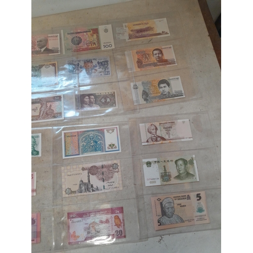 136 - 45  banknotes of the world mainly uncirc.