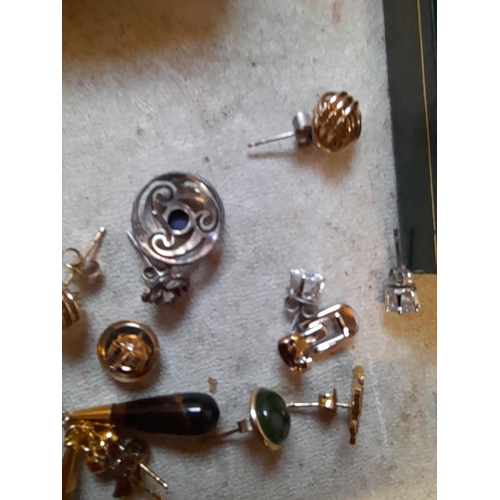 173 - Costume jewellery :silver included