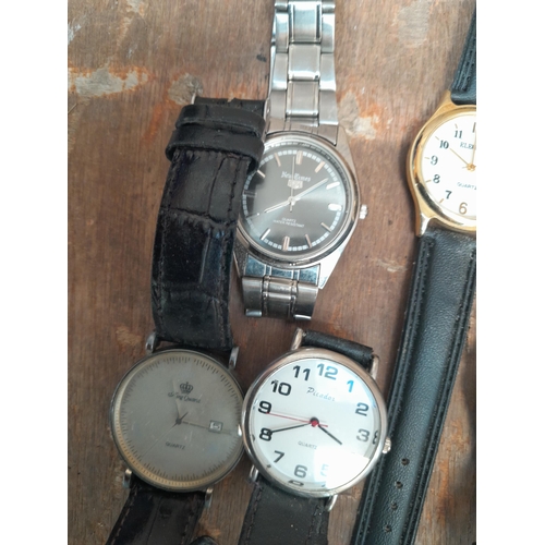 227 - Bag of vintage of modern wristwatches