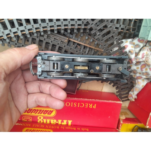 8 - Vintage Hornby 00 gauge railway, locomotives, track and rolling stock and coaches etc. boxed but pla... 