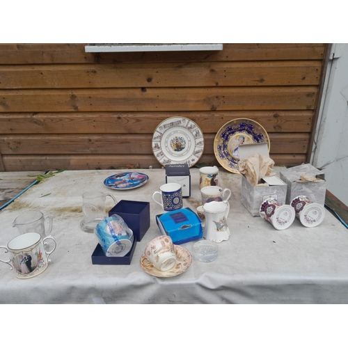 14 - Assorted commemorative ware by varied makers, boxed Coalport, Aynsley, Dartington , Queen Victoria p... 