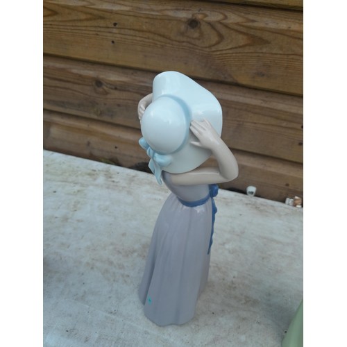 35 - Lladro figure in good order