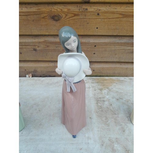 37 - Lladro figure in good order