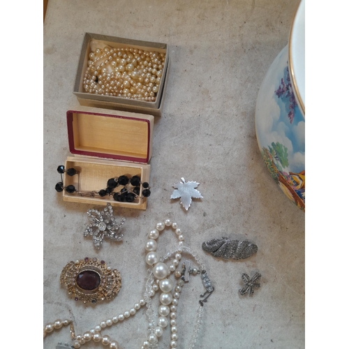 41 - Costume jewellery, simulated pearls and chamber pot