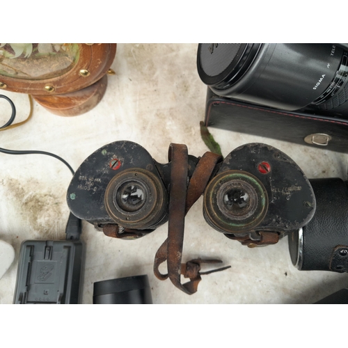 85 - Assorted camera accessories : Sigma lenses some in cases, WWI medal awarded to 2471 Private F R  Joh... 