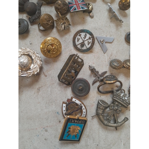 130 - Military cap badges buttons, silver and enamel regimental teaspoons