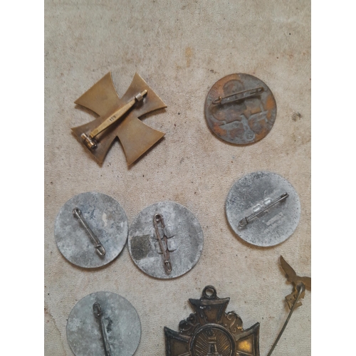 222 - Interesting array of World War II Nazi related ephemera : Iron Cross, Luftwaffe pin, Prussian Medal,... 