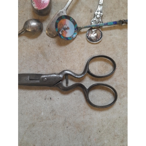 260 - Plated teaspoons, damaged enamel shoe horn & scissors antique, vintage and modern