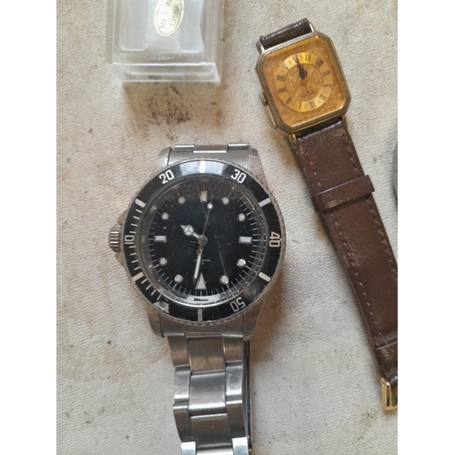 262 - Watches vintage and modern and compacts