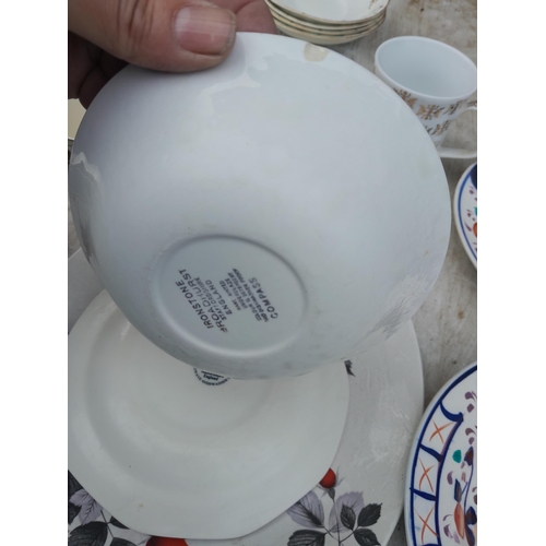 317 - Decorative china and glassware : pheasant glasses, Gaudy Welsh note damage, and other china