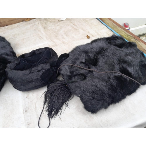 335 - Vintage fur coat, stole, muff and hat & 2 x Scotch wool small blankets