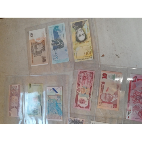 395 - 45  banknotes of the world mainly uncirc.