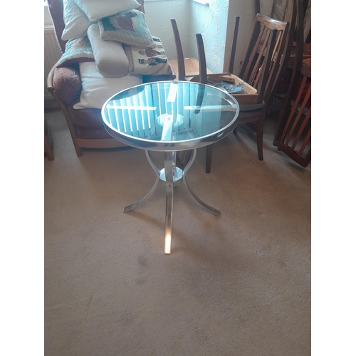 32 - Umbrella stand and coffee table