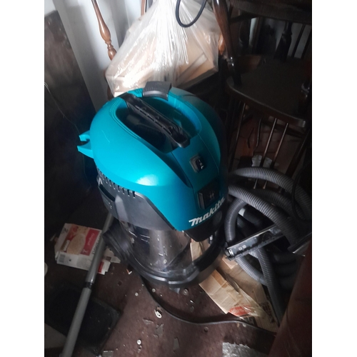 55 - Makita hoover