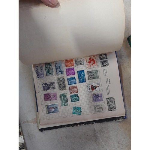 86 - Stamps of the world in albums, mounted mainly used, many albums sparsely filled