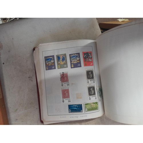 86 - Stamps of the world in albums, mounted mainly used, many albums sparsely filled