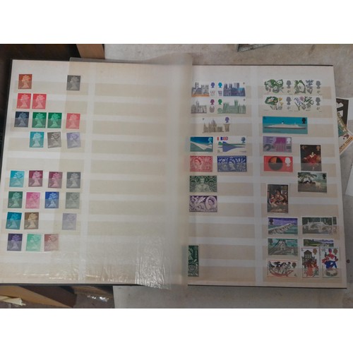 87 - Stamps of the world in albums, mounted mainly used,