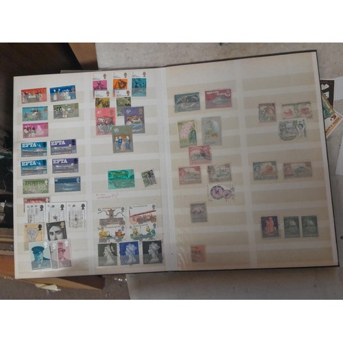 87 - Stamps of the world in albums, mounted mainly used,