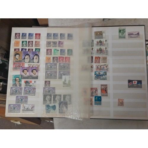 87 - Stamps of the world in albums, mounted mainly used,