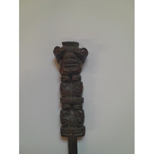 92 - Tribal and ethnographic interest : Maori carved wooden spirit dagger and later box