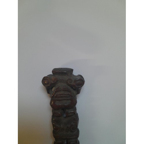 92 - Tribal and ethnographic interest : Maori carved wooden spirit dagger and later box