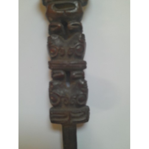 92 - Tribal and ethnographic interest : Maori carved wooden spirit dagger and later box