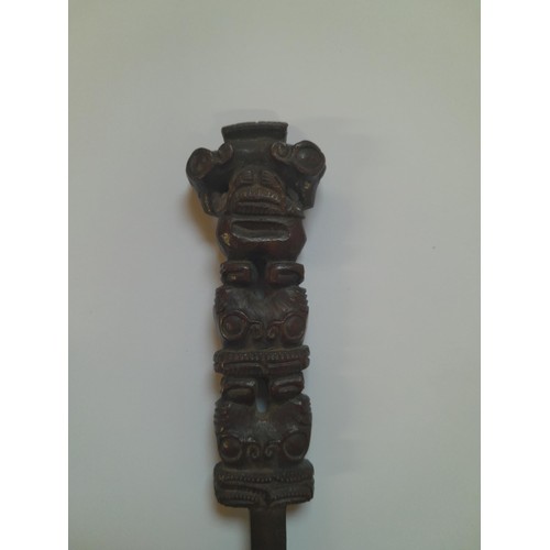 92 - Tribal and ethnographic interest : Maori carved wooden spirit dagger and later box