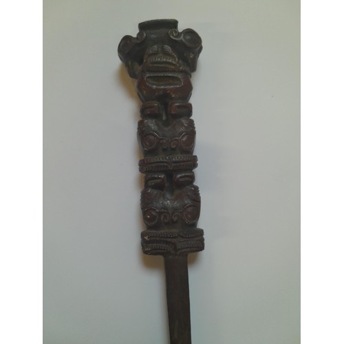 92 - Tribal and ethnographic interest : Maori carved wooden spirit dagger and later box