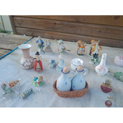 131 - Assorted decorative ornaments (not Hummel), coloured glass fish etc.