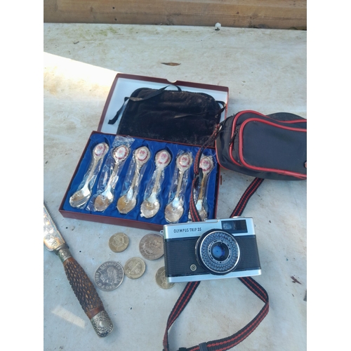 141 - Olympus camera, plated spoons, Crown sized and collectors coins, partially made '32 Pick Up Rod in b... 