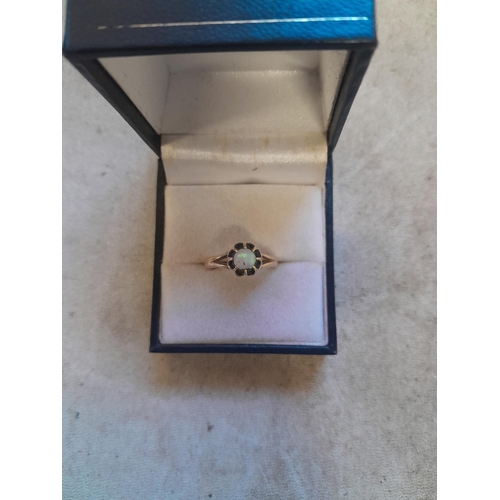 18 - 15 ct gold ring set opal size J,  3 g