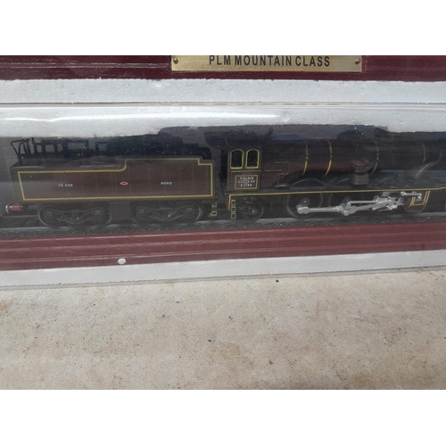 25 - 3 x boxed Railway interest ornaments