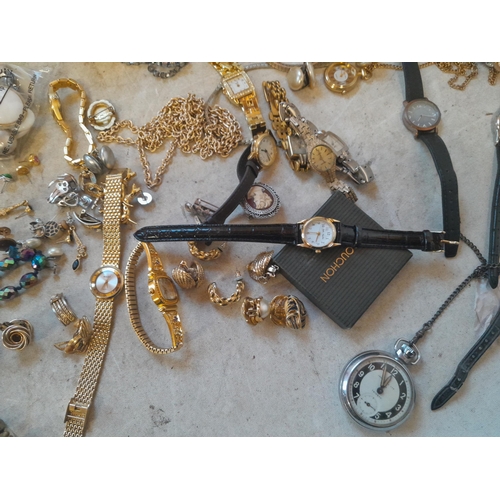 35 - Costume jeweller and modern and vintage wristwatches