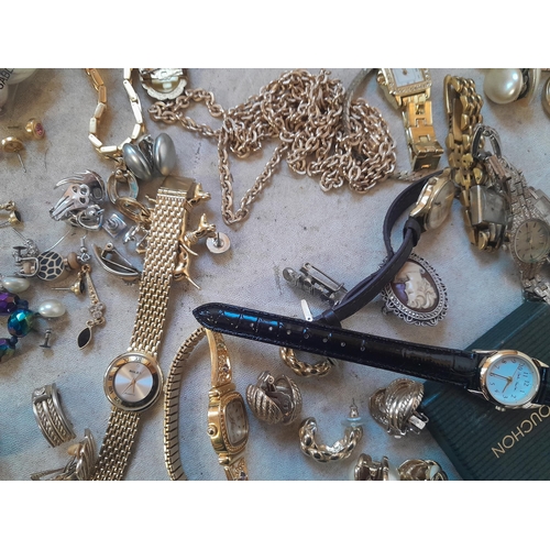 35 - Costume jeweller and modern and vintage wristwatches