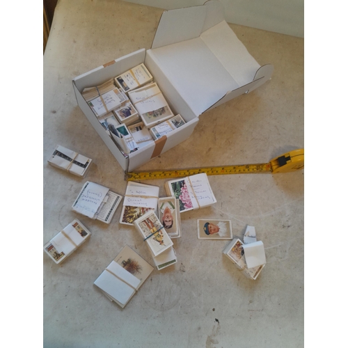 43 - Box of oddments : albums full and empty of cigarette cards, some loose packeted by type by major man... 