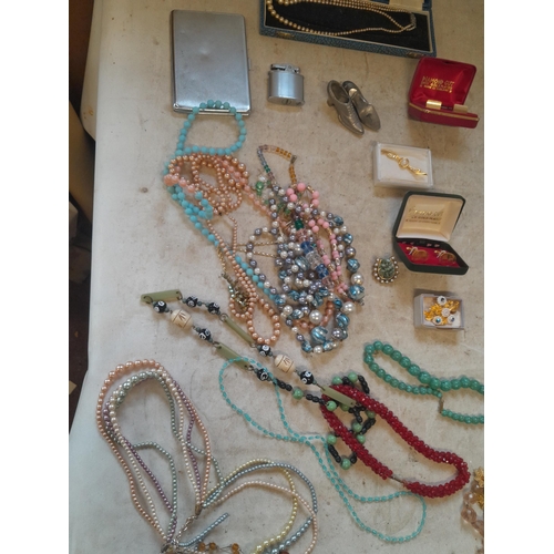 100 - Costume jewellery, some in boxes . simulated pearls, cufflinks etc.