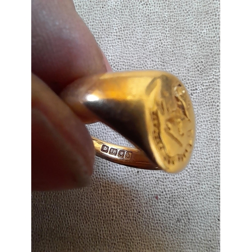 116 - 18 ct gold signet / seal ring size N ,  11.1 g