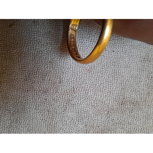 119 - 22 ct gold wedding band, size N, 3.3 g