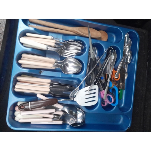 135 - Assorted cutlery