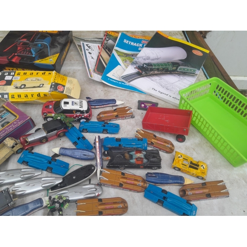 163 - Vintage and modern play worn and some boxed die cast toy cars, mixed makers, box condition varies an... 