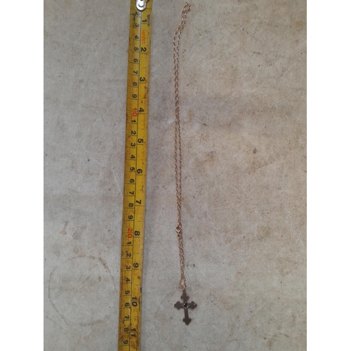 175 - 19th century rose gold (unmarked 9 ct) crucifix on chain necklace set with pale Ceylonese sapphire 5... 