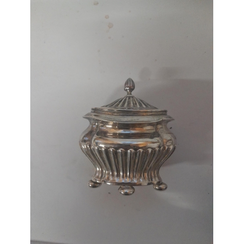 509 - Solid silver tea caddy Chester 1904 William Neale 159 g