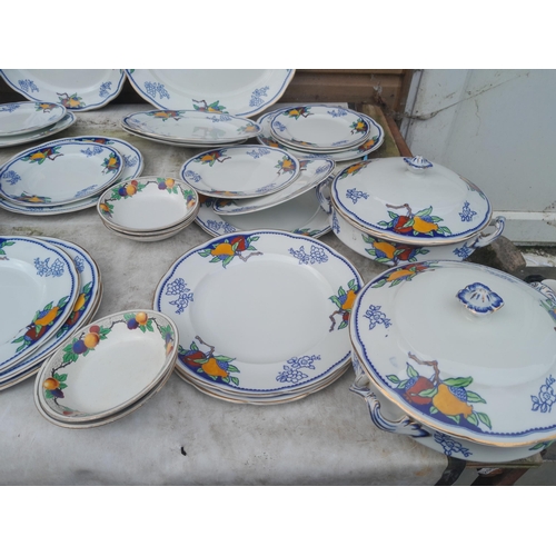 541 - Vintage dinnerware and glassware