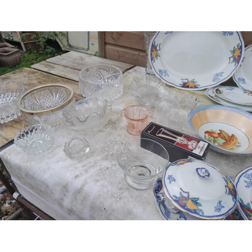 541 - Vintage dinnerware and glassware