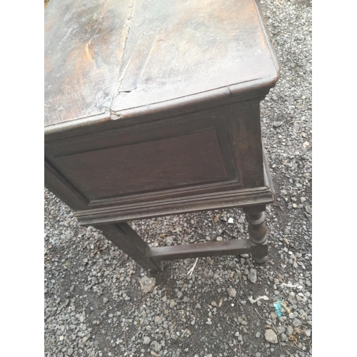 558 - Late 19th / early 20th century oak three drawer dresser in the Georgian manner with restoration 200 ... 